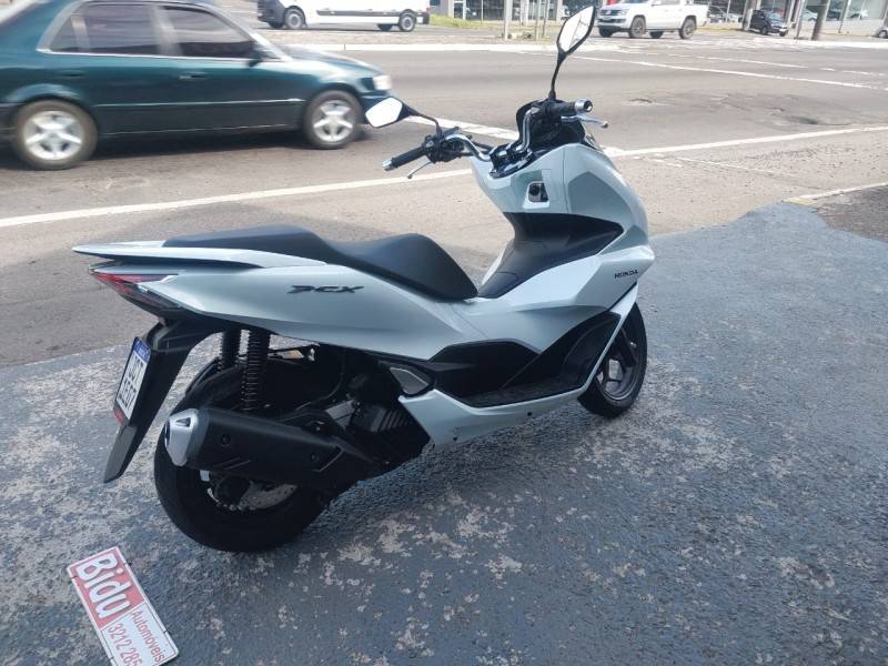 HONDA - PCX - 2024/2024 - Branca - R$ 18.900,00