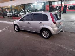 FORD - FIESTA - 2007/2008 - Prata - R$ 27.800,00