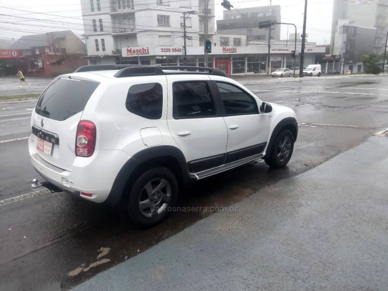 RENAULT - DUSTER - 2013/2014 - Branca - R$ 53.900,00