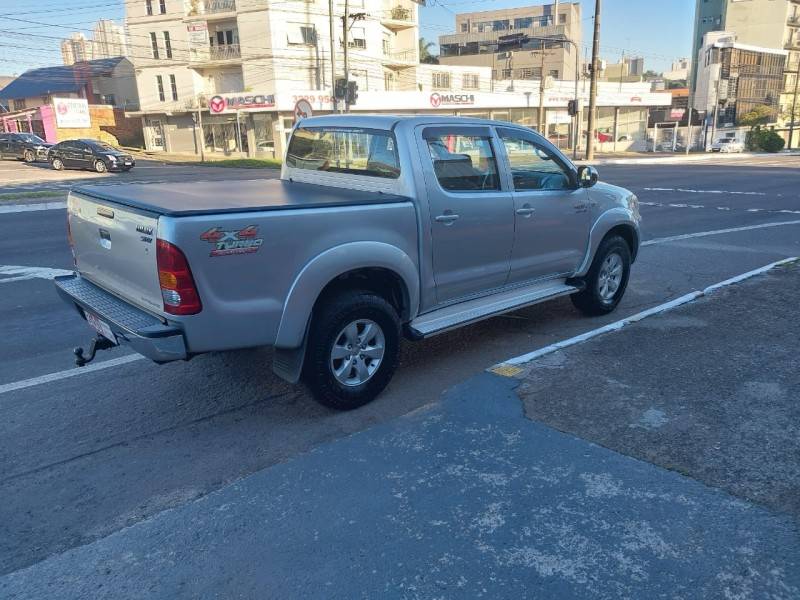 TOYOTA - HILUX - 2010/2011 - Prata - R$ 119.900,00
