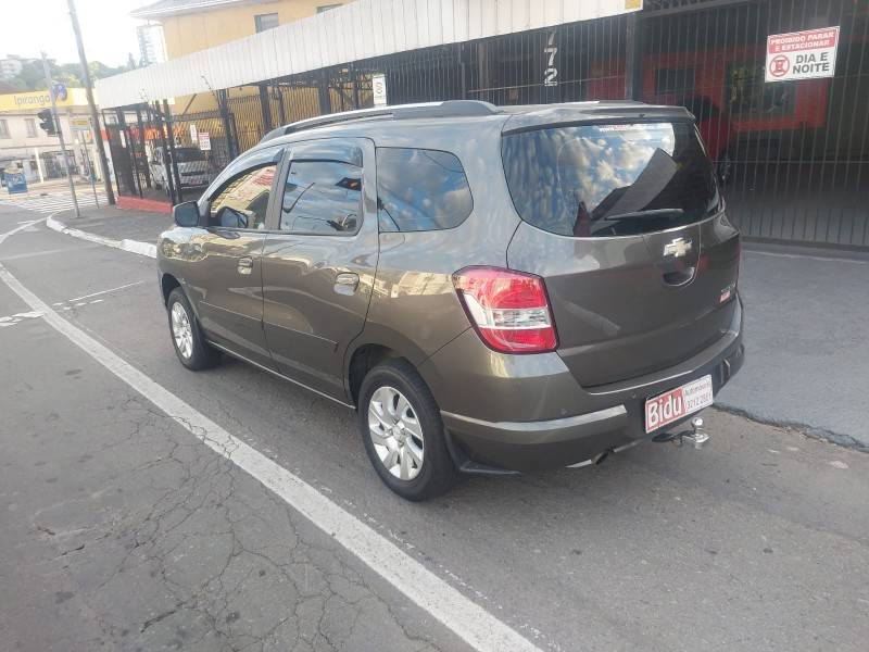 CHEVROLET - SPIN - 2014/2014 - Prata - R$ 56.800,00