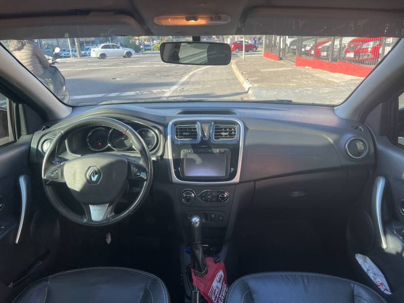 RENAULT - LOGAN - 2014/2015 - Preta - R$ 36.900,00