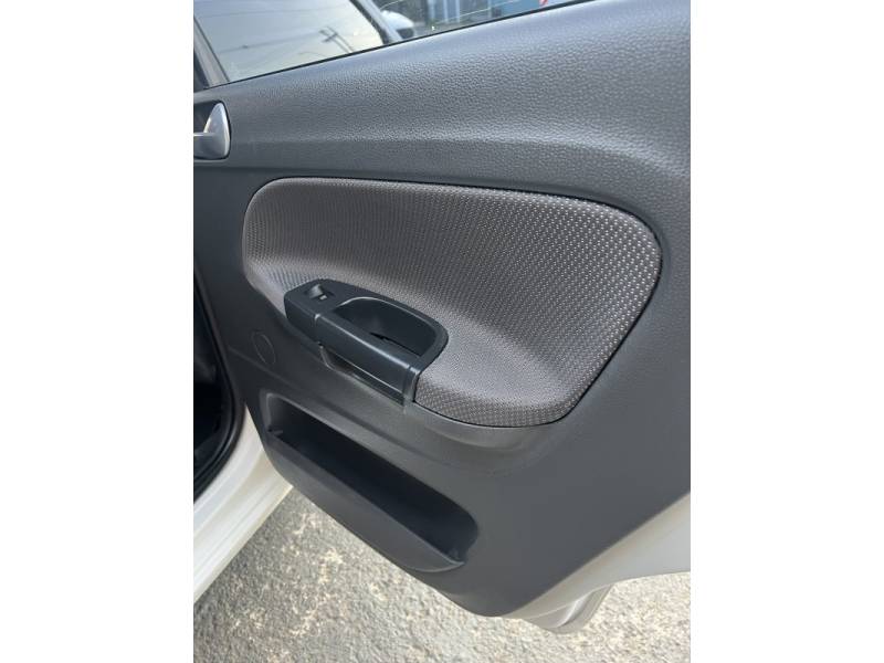 VOLKSWAGEN - VOYAGE - 2012/2013 - Cinza - R$ 36.900,00