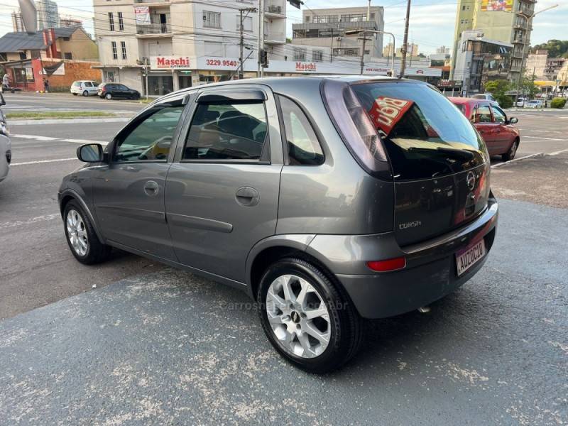 CHEVROLET - CORSA - 2011/2012 - Cinza - R$ 30.500,00