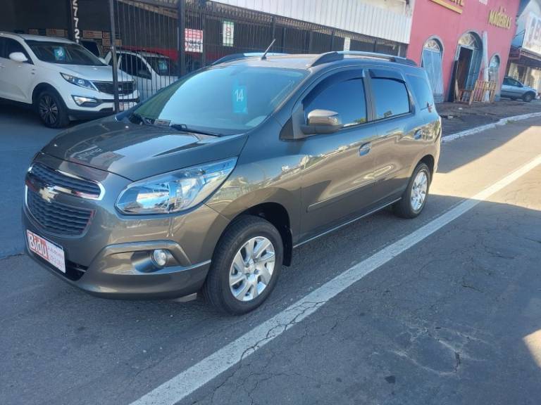CHEVROLET - SPIN - 2014/2014 - Prata - R$ 56.800,00