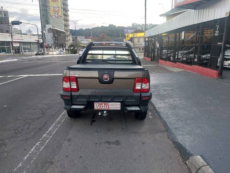 FIAT - STRADA - 2011/2011 - Cinza - R$ 49.900,00