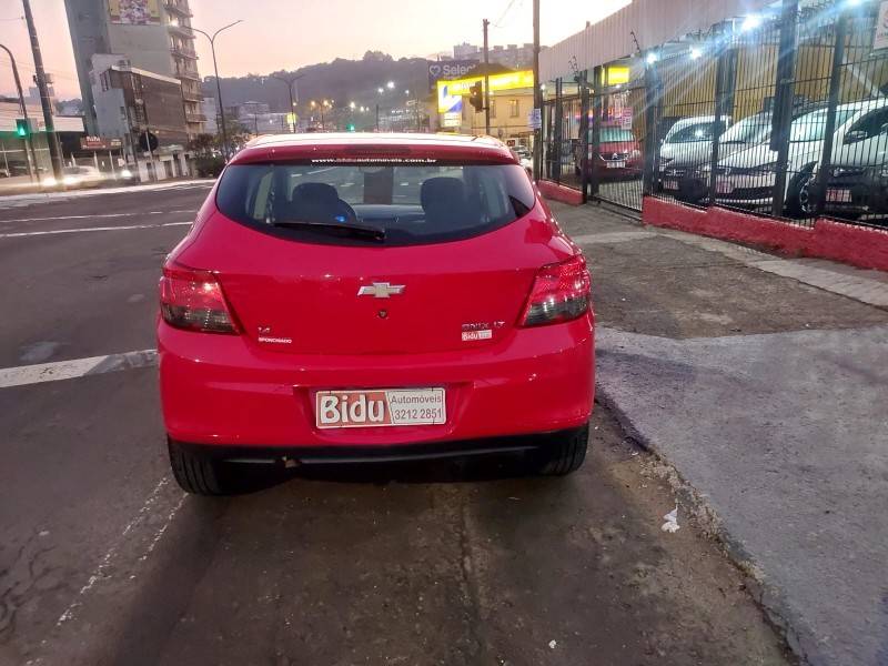 CHEVROLET - ONIX - 2015/2015 - Vermelha - R$ 51.900,00