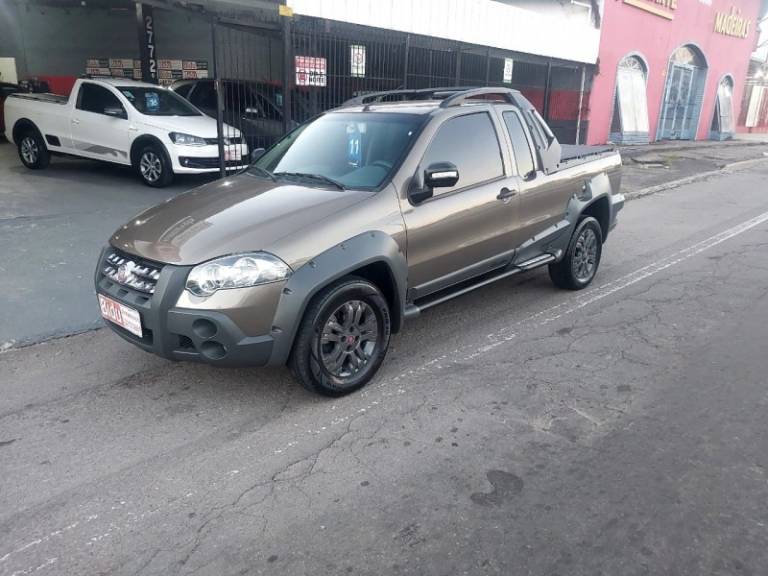 FIAT - STRADA - 2011/2011 - Cinza - R$ 49.900,00