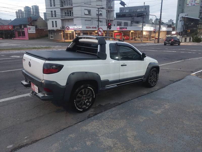 FIAT - STRADA - 2015/2016 - Branca - R$ 63.800,00