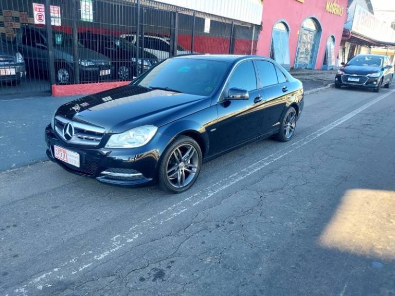 MERCEDES-BENZ - C 180 - 2012/2012 - Preta - R$ 69.900,00