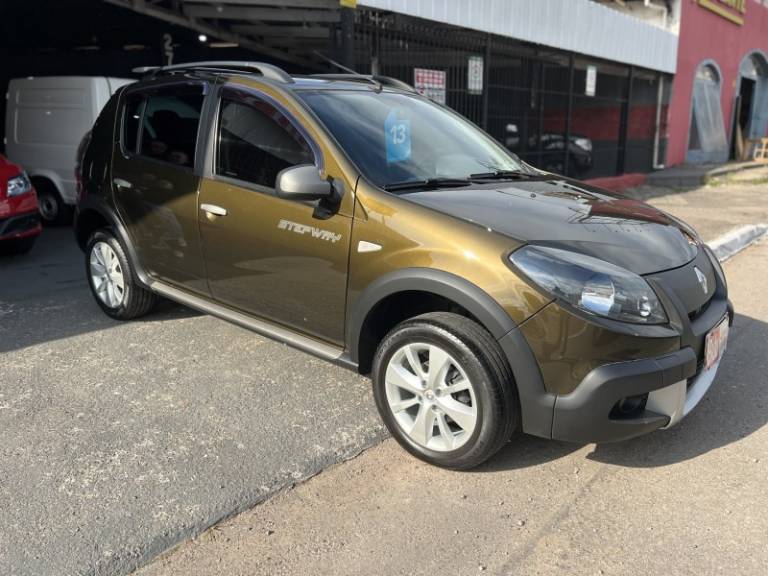 RENAULT - SANDERO - 2012/2013 - Verde - R$ 43.900,00