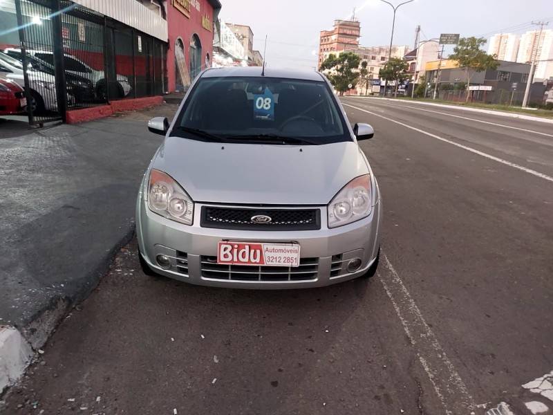 FORD - FIESTA - 2007/2008 - Prata - R$ 27.800,00