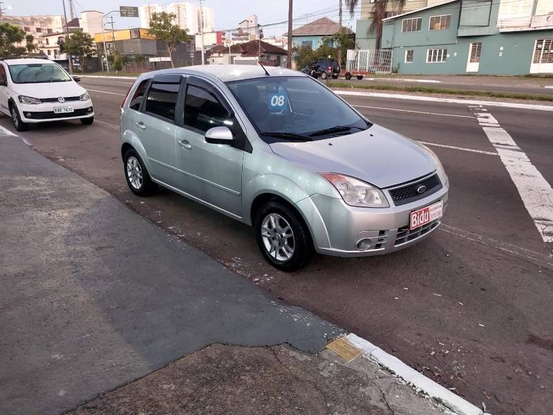 FORD - FIESTA - 2007/2008 - Prata - R$ 27.800,00