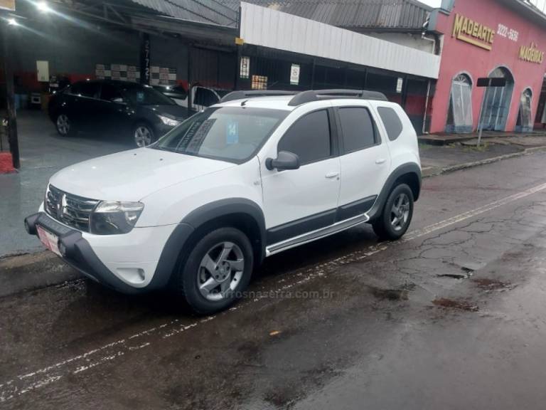 RENAULT - DUSTER - 2013/2014 - Branca - R$ 53.900,00