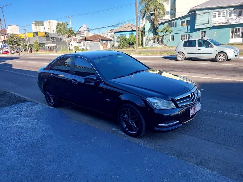 MERCEDES-BENZ - C 180 - 2012/2012 - Preta - R$ 69.900,00