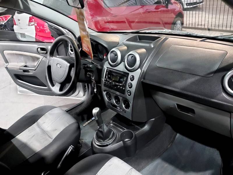 FORD - FIESTA - 2007/2008 - Prata - R$ 27.800,00