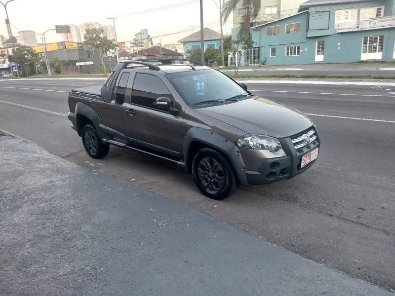 FIAT - STRADA - 2011/2011 - Cinza - R$ 49.900,00