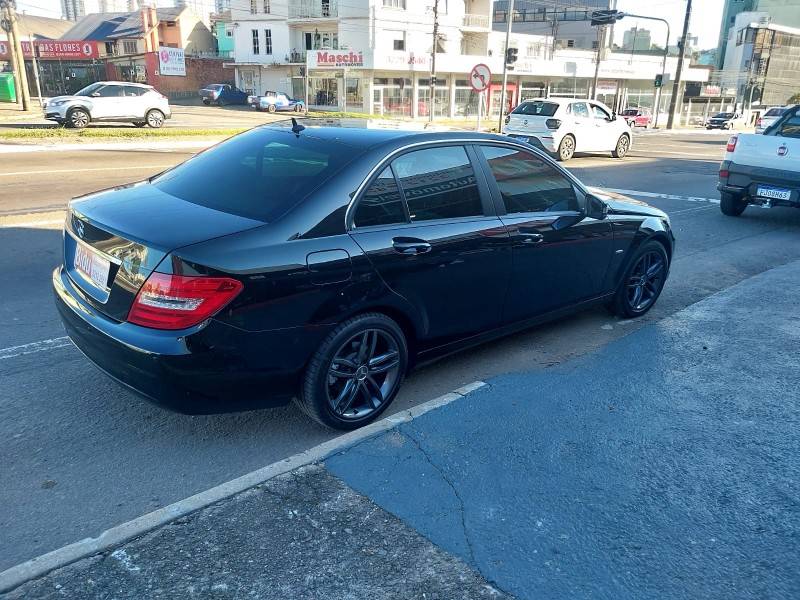 MERCEDES-BENZ - C 180 - 2012/2012 - Preta - R$ 69.900,00
