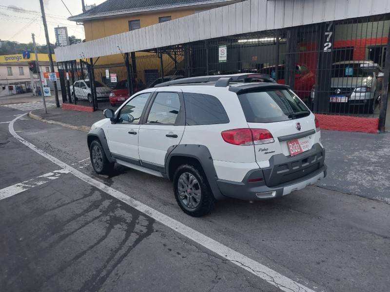 FIAT - PALIO - 2011/2012 - Branca - R$ 41.900,00