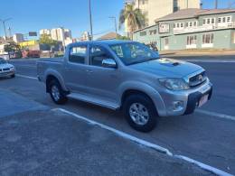 TOYOTA - HILUX - 2010/2011 - Prata - R$ 119.900,00
