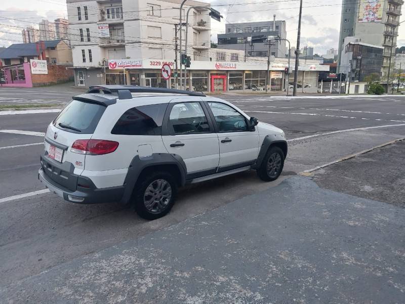 FIAT - PALIO - 2011/2012 - Branca - R$ 41.900,00